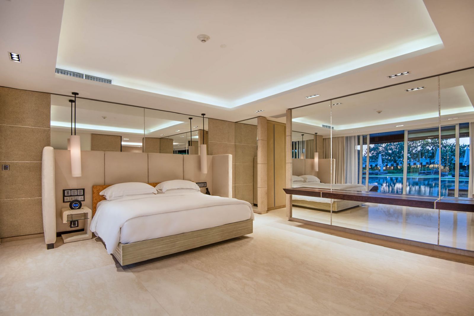 LUXURY APARTMENT WITH LAGOON VIEWS (GF)